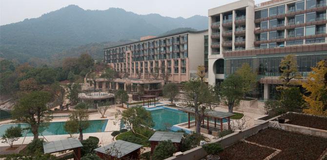 杭州千島湖萬向酒店使用金銳氟碳沖孔鋁單板案例
